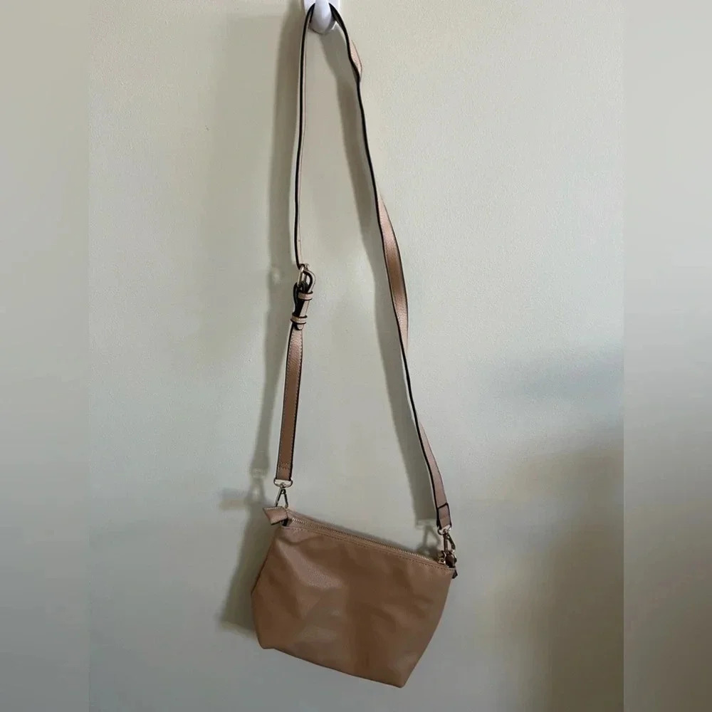 Like New Steve Madden Camel Colored Purse Crossbody Minimalist‎ Fall Lightweight